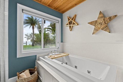 House in Sarasota, Florida 5 bedrooms, 332.96 sq.m. № 1510421 - photo 20