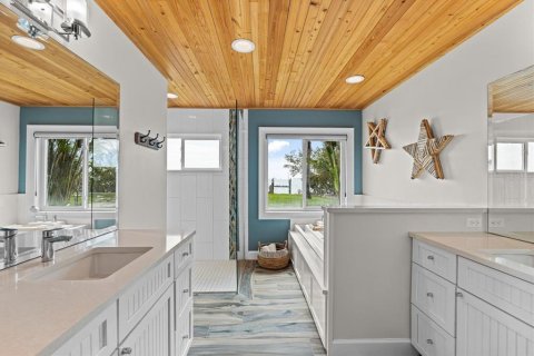 House in Sarasota, Florida 5 bedrooms, 332.96 sq.m. № 1510421 - photo 19