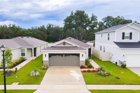 Casa en Auburndale, Florida 3 dormitorios, 139.91 m2 № 2134272