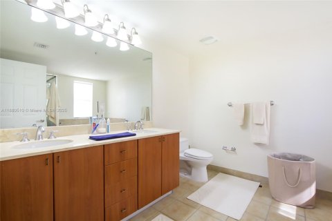 Copropriété à louer à Coral Gables, Floride: 2 chambres, 99.59 m2 № 2016616 - photo 4