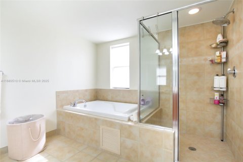 Copropriété à louer à Coral Gables, Floride: 2 chambres, 99.59 m2 № 2016616 - photo 5