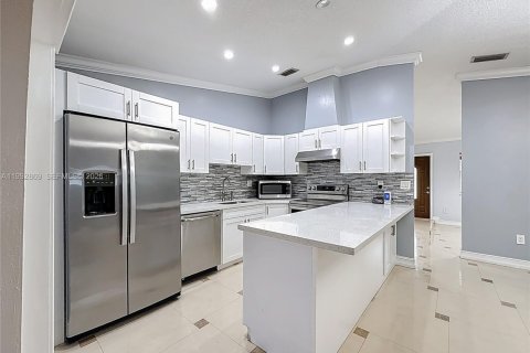 House in Miami, Florida 3 bedrooms, 158.68 sq.m. № 2062500 - photo 14