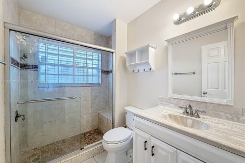 House in Miami, Florida 3 bedrooms, 158.68 sq.m. № 2062500 - photo 22