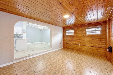 House in Miami, Florida 3 bedrooms, 158.68 sq.m. № 2062500 - photo 27