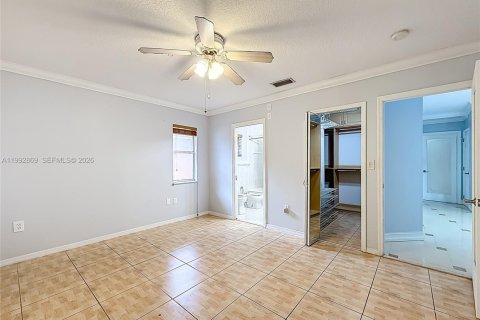 House in Miami, Florida 3 bedrooms, 158.68 sq.m. № 2062500 - photo 18