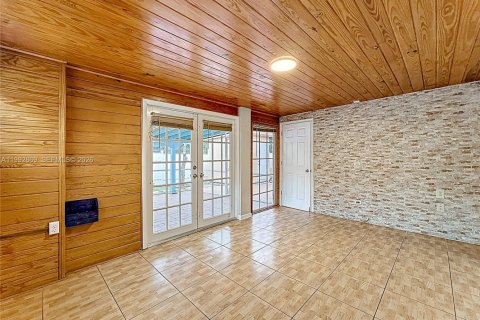 House in Miami, Florida 3 bedrooms, 158.68 sq.m. № 2062500 - photo 25