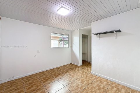 House in Miami, Florida 3 bedrooms, 158.68 sq.m. № 2062500 - photo 23