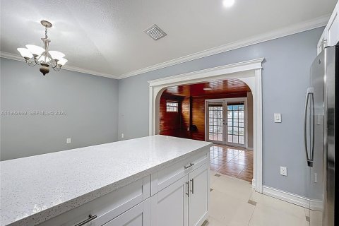 House in Miami, Florida 3 bedrooms, 158.68 sq.m. № 2062500 - photo 16