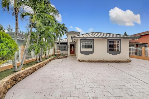 House in Miami, Florida 3 bedrooms, 158.68 sq.m. № 2062500 - photo 2