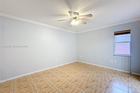 House in Miami, Florida 3 bedrooms, 158.68 sq.m. № 2062500 - photo 17