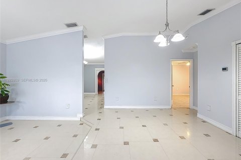 House in Miami, Florida 3 bedrooms, 158.68 sq.m. № 2062500 - photo 8