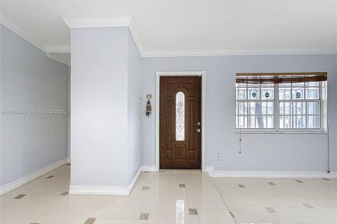 House in Miami, Florida 3 bedrooms, 158.68 sq.m. № 2062500 - photo 12