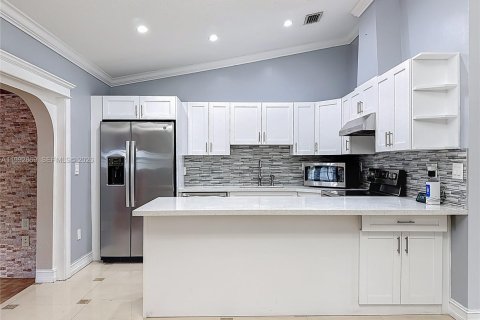 House in Miami, Florida 3 bedrooms, 158.68 sq.m. № 2062500 - photo 13