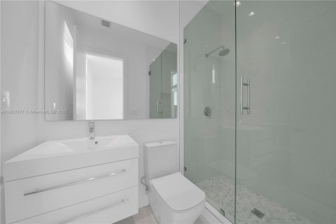 Casa en venta en Doral, Florida, 5 dormitorios, 363.34 m2 № 1748242 - foto 29