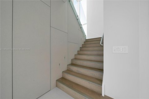 Casa en venta en Doral, Florida, 5 dormitorios, 363.34 m2 № 1748242 - foto 17