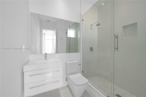 Casa en venta en Doral, Florida, 5 dormitorios, 363.34 m2 № 1748242 - foto 26