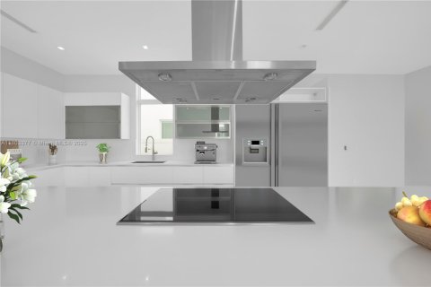 Casa en venta en Doral, Florida, 5 dormitorios, 363.34 m2 № 1748242 - foto 10