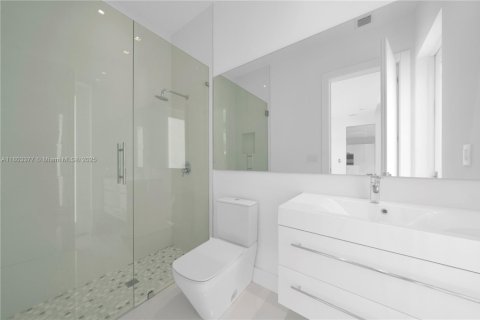 Casa en venta en Doral, Florida, 5 dormitorios, 363.34 m2 № 1748242 - foto 15