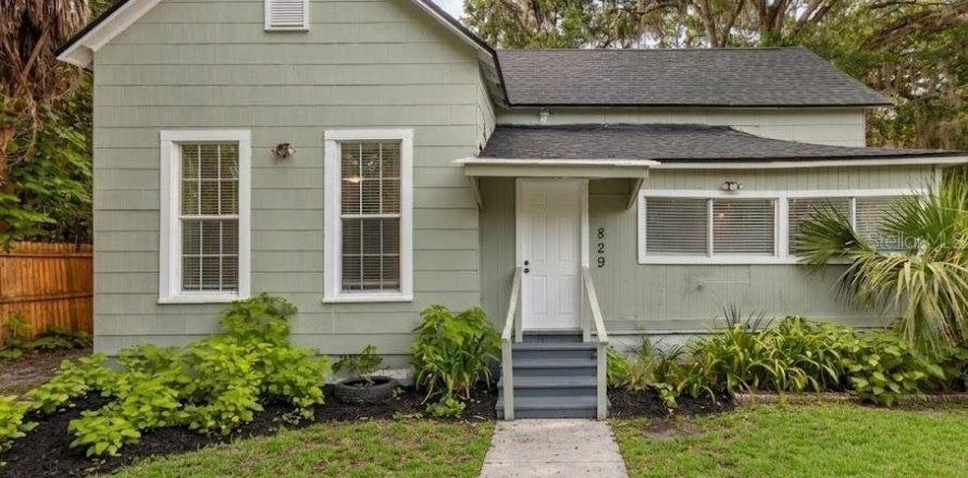 Commercial property in Ocala, Florida 4 bedrooms, 155.7 sq.m. № 2308164