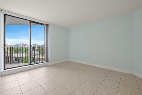 Купить кондоминиум в Халландейл-Бич, Флорида 2 спальни, 113.43м2, № 1958068 - фото 15