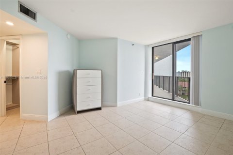 Купить кондоминиум в Халландейл-Бич, Флорида 2 спальни, 113.43м2, № 1958068 - фото 17