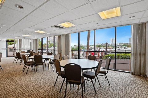 Купить кондоминиум в Халландейл-Бич, Флорида 2 спальни, 113.43м2, № 1958068 - фото 30