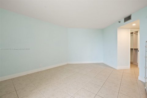 Купить кондоминиум в Халландейл-Бич, Флорида 2 спальни, 113.43м2, № 1958068 - фото 16