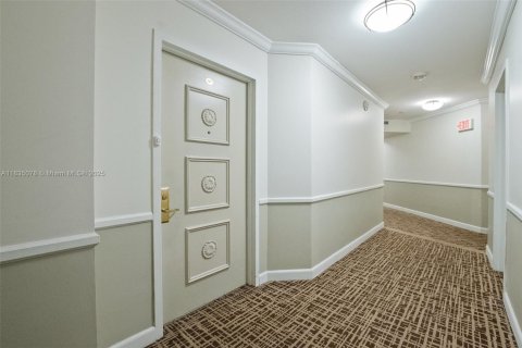 Купить кондоминиум в Халландейл-Бич, Флорида 2 спальни, 113.43м2, № 1958068 - фото 3