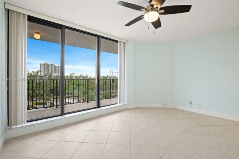 Купить кондоминиум в Халландейл-Бич, Флорида 2 спальни, 113.43м2, № 1958068 - фото 12