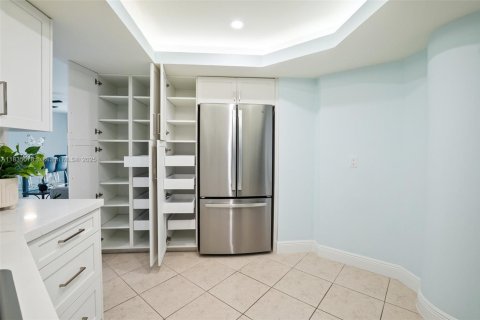 Купить кондоминиум в Халландейл-Бич, Флорида 2 спальни, 113.43м2, № 1958068 - фото 10