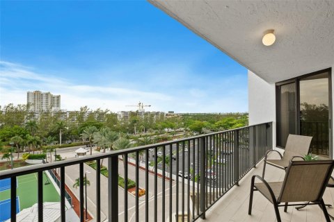Купить кондоминиум в Халландейл-Бич, Флорида 2 спальни, 113.43м2, № 1958068 - фото 24