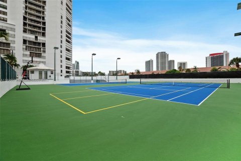 Купить кондоминиум в Халландейл-Бич, Флорида 2 спальни, 113.43м2, № 1958068 - фото 27