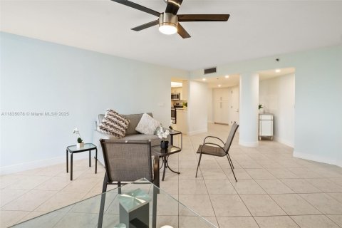 Купить кондоминиум в Халландейл-Бич, Флорида 2 спальни, 113.43м2, № 1958068 - фото 6