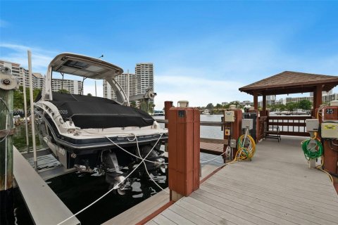 Купить кондоминиум в Халландейл-Бич, Флорида 2 спальни, 113.43м2, № 1958068 - фото 29