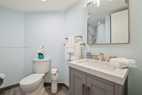 Купить кондоминиум в Халландейл-Бич, Флорида 2 спальни, 113.43м2, № 1958068 - фото 22