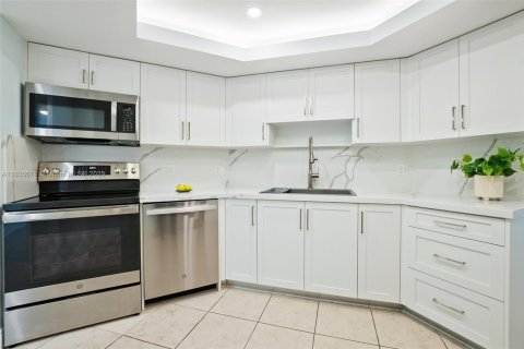 Купить кондоминиум в Халландейл-Бич, Флорида 2 спальни, 113.43м2, № 1958068 - фото 8