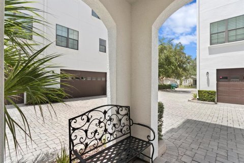 Touwnhouse à louer à Tampa, Floride: 4 chambres, 262.36 m2 № 2416835 - photo 2