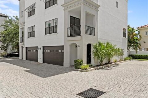 Touwnhouse à Tampa, Floride 4 chambres, 262.36 m2 № 2416835