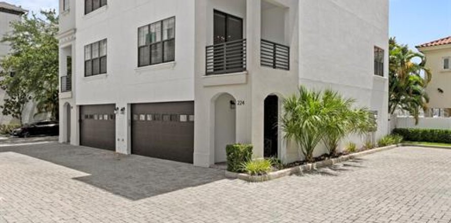Touwnhouse à Tampa, Floride 4 chambres, 262.36 m2 № 2416835