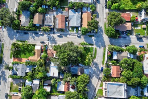 Propiedad comercial en venta en Miami, Florida, 195.56 m2 № 1947715 - foto 12