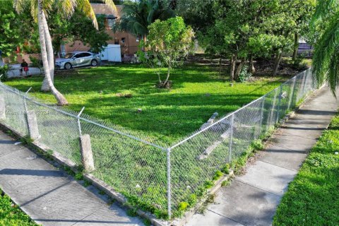 Propiedad comercial en venta en Miami, Florida, 195.56 m2 № 1947715 - foto 14