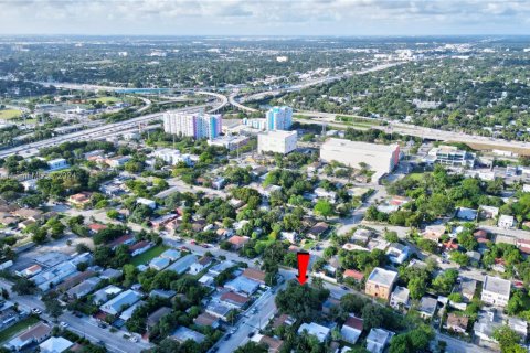 Propiedad comercial en venta en Miami, Florida, 195.56 m2 № 1947715 - foto 9