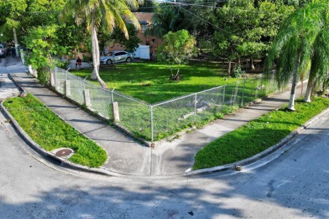 Propiedad comercial en venta en Miami, Florida, 195.56 m2 № 1947715 - foto 13