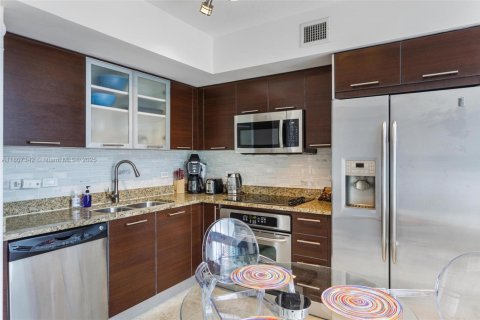 Condominio en venta en Miami, Florida, 2 dormitorios, 130.25 m2 № 2013458 - foto 16