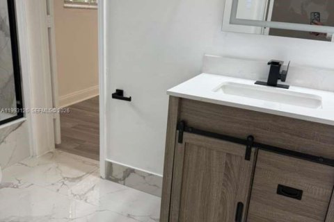 Villa ou maison à vendre à Hollywood, Floride: 4 chambres, 138.24 m2 № 2057170 - photo 8