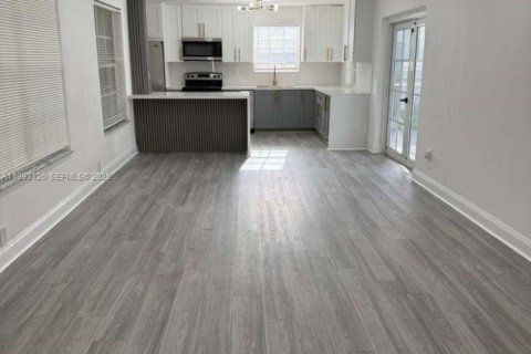 Villa ou maison à vendre à Hollywood, Floride: 4 chambres, 138.24 m2 № 2057170 - photo 2
