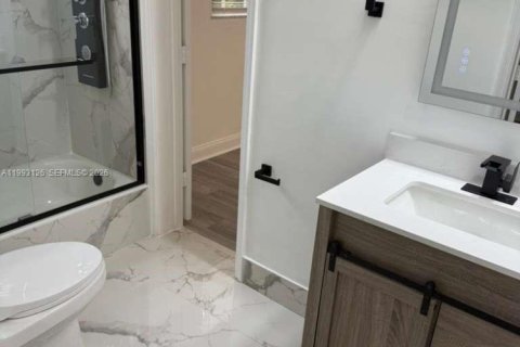 Villa ou maison à vendre à Hollywood, Floride: 4 chambres, 138.24 m2 № 2057170 - photo 7