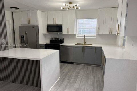 Villa ou maison à Hollywood, Floride 4 chambres, 138.24 m2 № 2057170