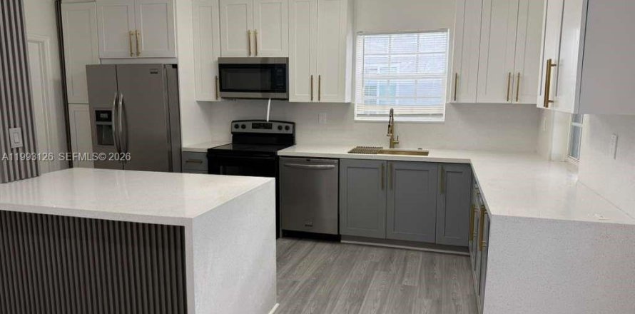 Villa ou maison à Hollywood, Floride 4 chambres, 138.24 m2 № 2057170