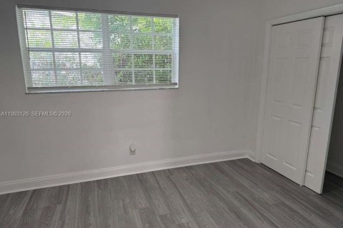 Villa ou maison à vendre à Hollywood, Floride: 4 chambres, 138.24 m2 № 2057170 - photo 4